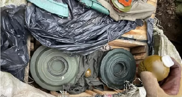 Зброя та боєприпаси