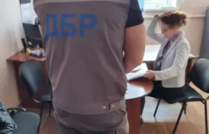 ДБР повідомило про підозру інспекторці