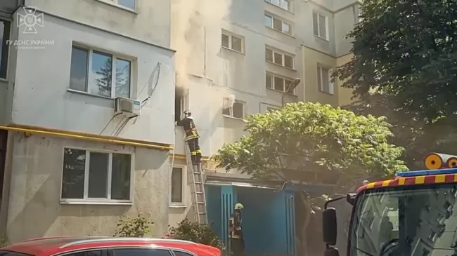 У Сумах на 2 поверсі багатоповерхівки сталася пожежа