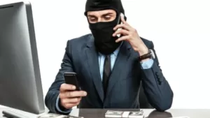 На Сумщині за добу громадяни передали шахраям понад 100 тисяч гривень