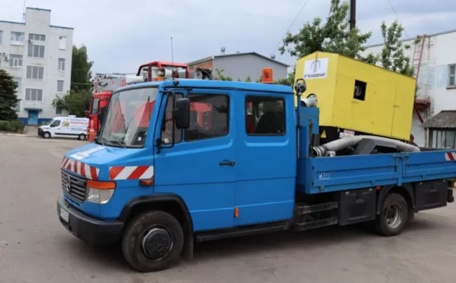 Сумській міськводоканал відправив до Херсону спецобладнання та запас питної води
