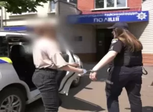На Сумщині правоохоронці викрили шахрайку, яка ошукала військових на 300 тисяч гривень