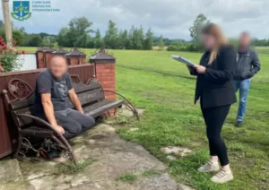 На Сумщині затримали чоловіка, що заробляв на ухилянтах