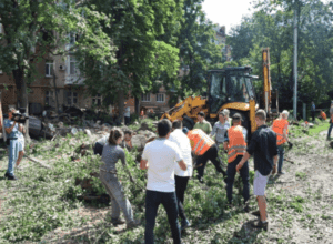 В Сумах продовжують ліквідувати наслідки ворожої атаки 3 липня