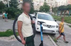 В Сумах спіймали чоловіка, що намагався вкрасти електросамокат