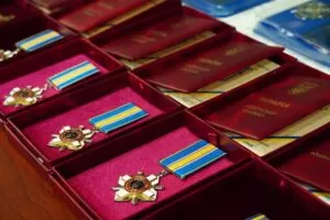 Родичі загиблих героїв Сумщини отримали їх посмертні нагороди