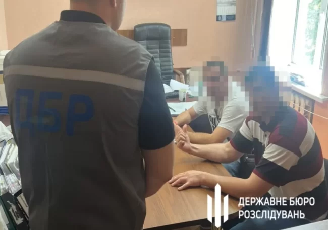 На Сумщині працівники ДБР затримали прикордонників, що займалися незаконним продажем цигарок, які отримали під виглядом гуманітарної допомоги