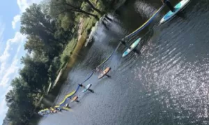 В Сумах встановили рекорд України: підняли найдовший стяг над водою