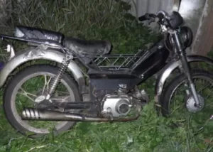 На Сумщині двоє хлопців відібрали мопед у підлітка