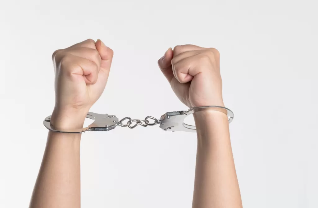 В Сумах затримали ліфтера, який замість ремонту ліфтів, розкрадав запчастини
