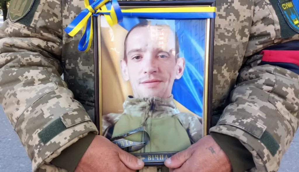 Повернувся додому на щиті: в Сумах поховали загиблого Героя