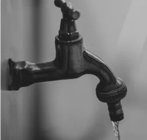 Через аварію на водомережі в Сумах пів міста без води