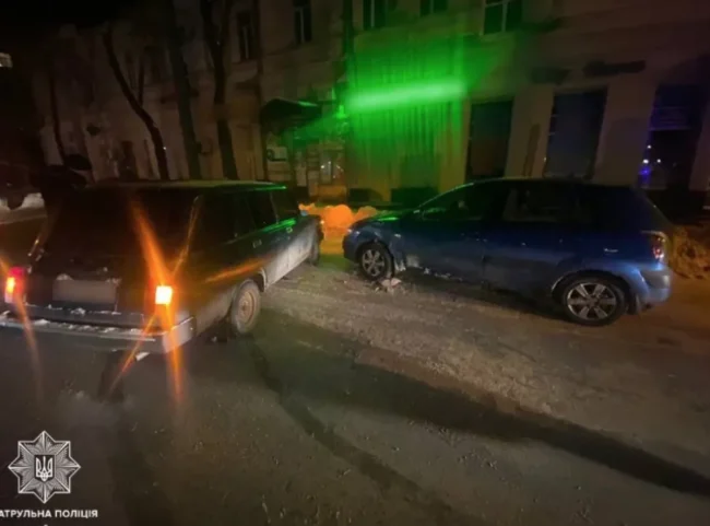 В Сумах водій ВАЗ, перебуваючи на підпитку, влаштував ДТП