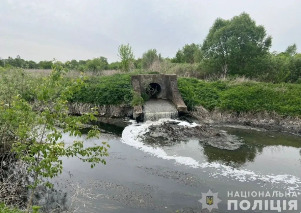 На Сумщині з вини головного інженера водоканалу забруднилася річка Єзуч