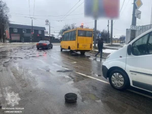 В Сумах у маршрутки відлетіло колесо: на щастя обійшлося без жертв