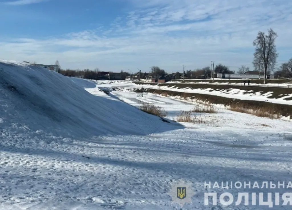 В Конотопі розшукують свідків нещасного випадку на гірці: травмовано дитину