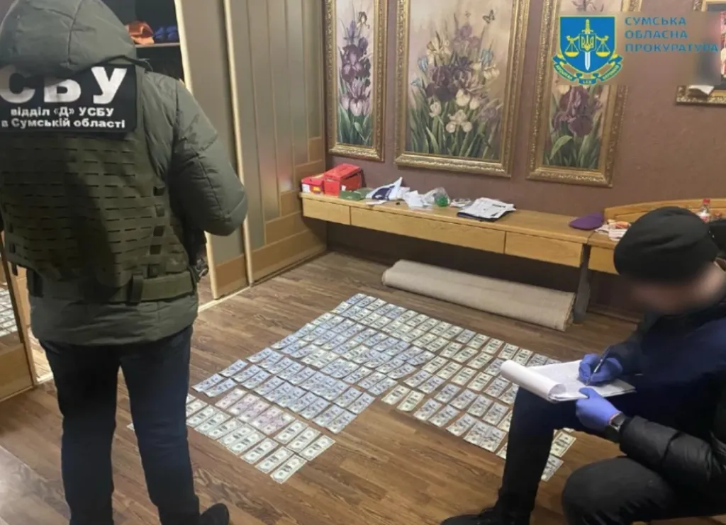 СБУ затримало за хабарництво начальника одного з управлінь Сумської ОВА Володимира Бикова