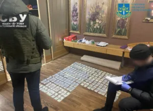 СБУ затримало за хабарництво начальника одного з управлінь Сумської ОВА Володимира Бикова