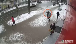 В Сумах затримали п'яницю, який кидався на жінок та побив вагітну дівчину