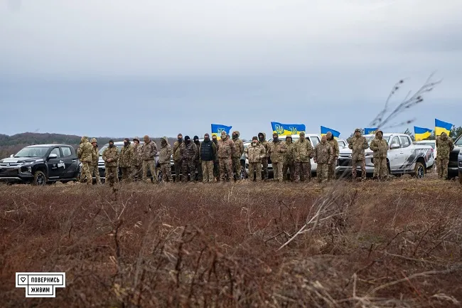 «Повернись живим» і Укрнафта передали 79 пікапів