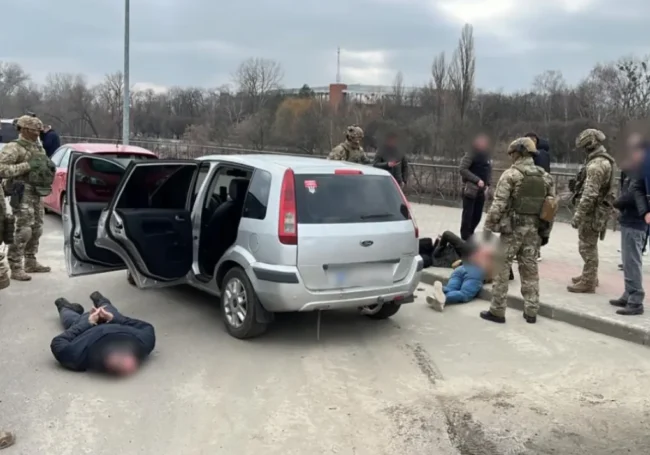 В Сумах поліція затримала злочинне угрупування, яке займалося незаконним обігом зброї