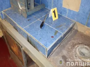 На Сумщині жінка намагалася вбити сусідську дівчинку