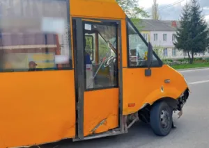 В Сумах сталася ДТП за участю маршрутки: обійшлося без постраждалих