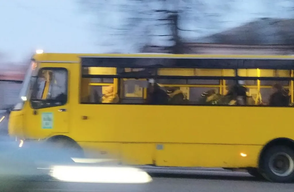 В Сумах в період поминальних днів збільшать кількість громадського транспорту