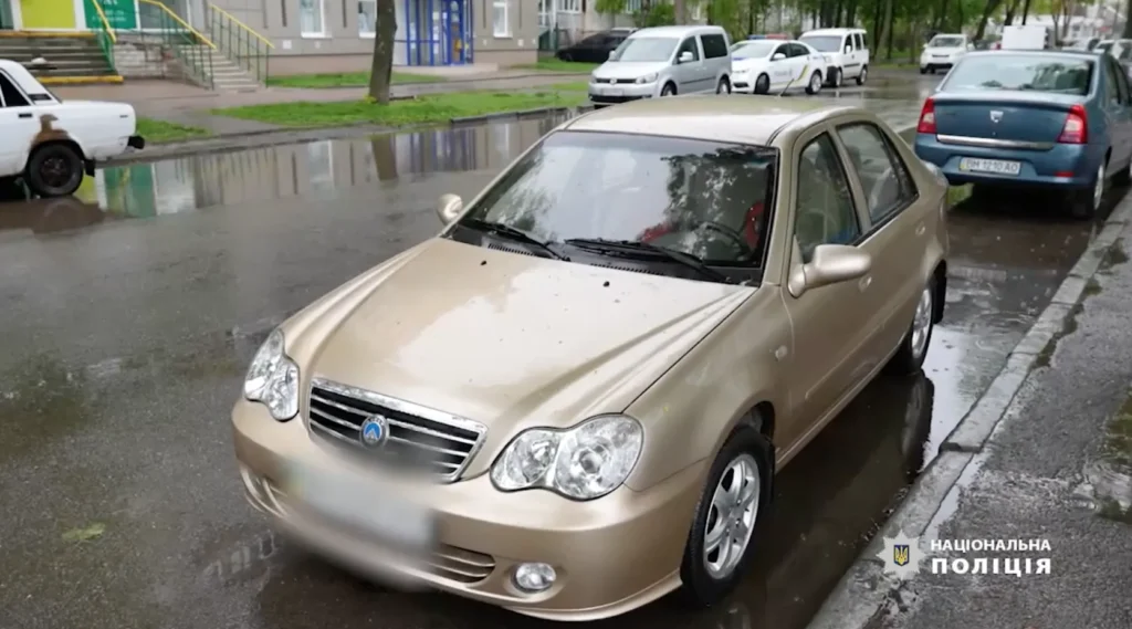 В Сумах водій тікав від патрульних та наїхав на одного з них