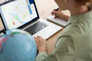 GPS трекер для легкового автомобіля – переваги та особливості
