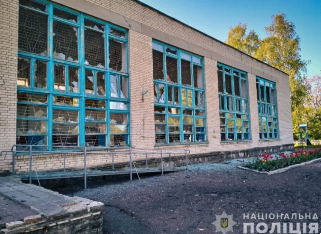 Ворог продовжує тероризувати Сумщину: є поранені та руйнування