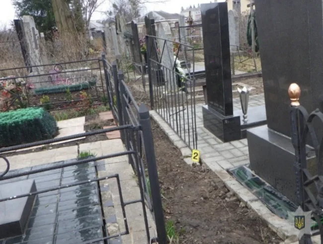 В Лебедині затримали злодія, який обкрадав могили