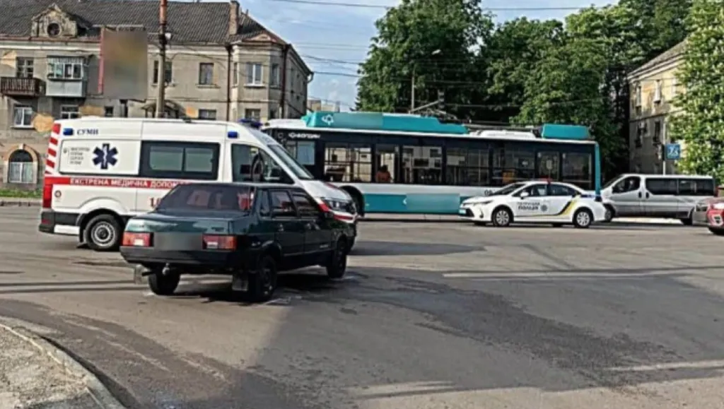 Вранці в Сумах сталося ДТП за участю тролейбуса: є постраждалі