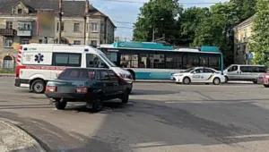 Вранці в Сумах сталося ДТП за участю тролейбуса: є постраждалі