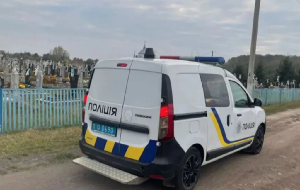 На Сумщині, як і по всій Україні, на кладовищі в поминальні дні чергуватиме поліція