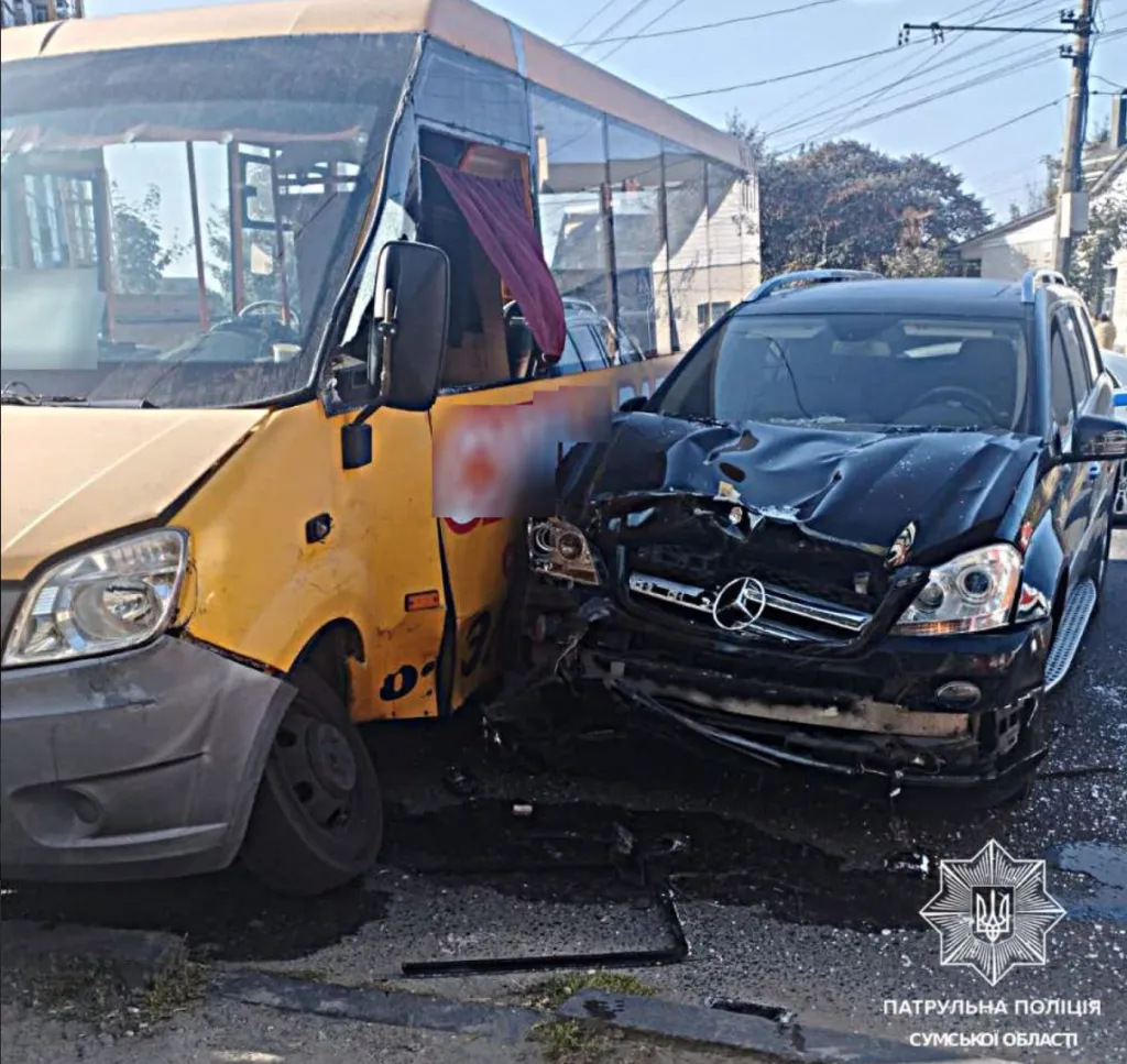 ДТП в Сумах: п'яниця врізався в маршрутку