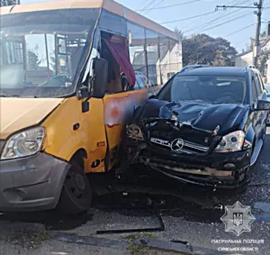 ДТП в Сумах: п'яниця врізався в маршрутку