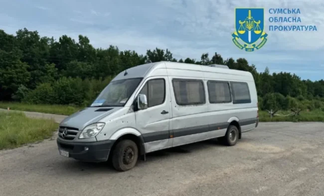 На Сумщині рашисти поранили трьох цивільних: вони атакували дроном автобус з людьми