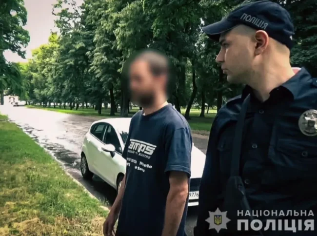 В Ромнах поліціянти миттєво затримали грабіжника