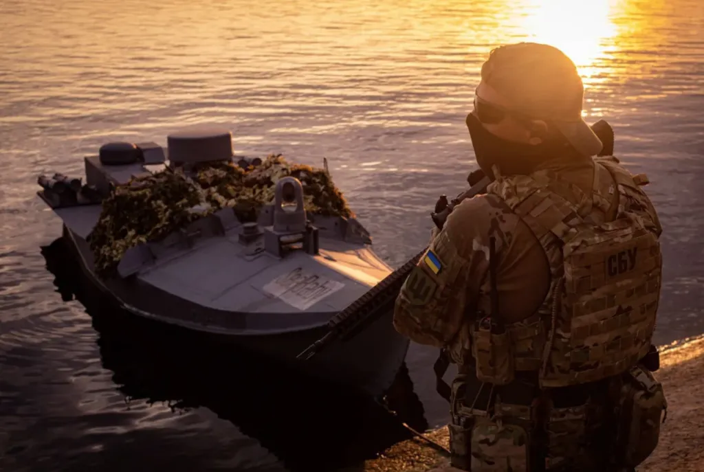 СБУ використовувала дрони для закладання 15 підводних мін поблизу Криму, вразивши 4 російські кораблі