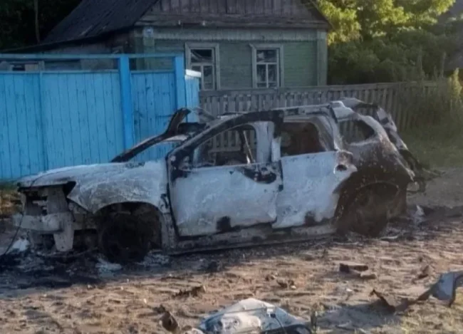 Рашистський дрон атакував поліцейську автівку та поранив цивільну особу