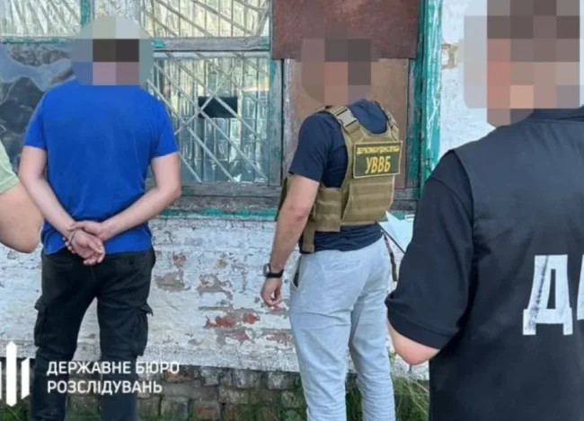 В Сумах ДБР заарештувало правоохоронця, який торгував інформацією про блокпости та паролями для їх проходження