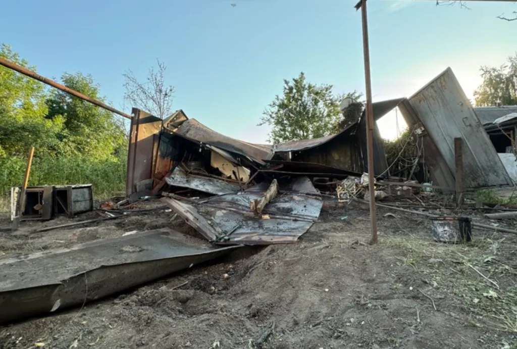 Ворог з дронів розкидував пропагандистські листівки на Сумщині
