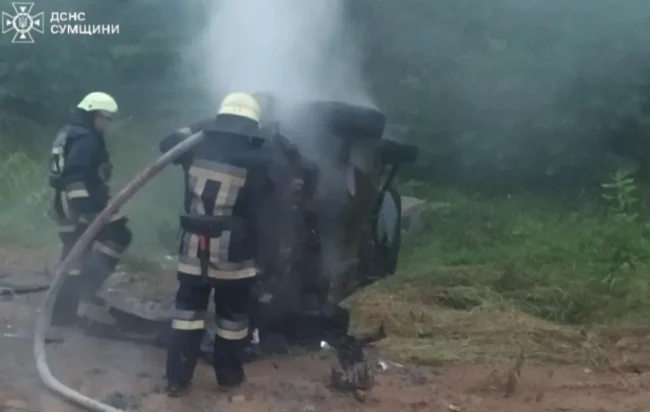 На Сумщині пожежники загасили дві палаючі автівки за добу