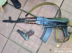 На Сумщині у пенсіонера знайшли цілу купу зброї
