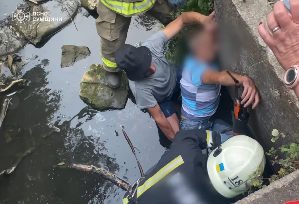 На Сумщині ДСНС врятували чоловіка, який наштрикнувся на арматуру