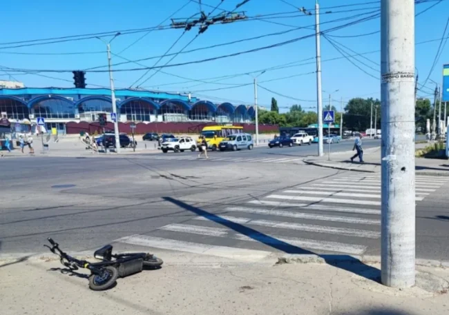 В Сумах сталася ДТП за участю електросамоката