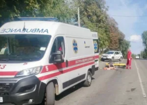 На Сумщині автівка збила скутер: є постраждалі