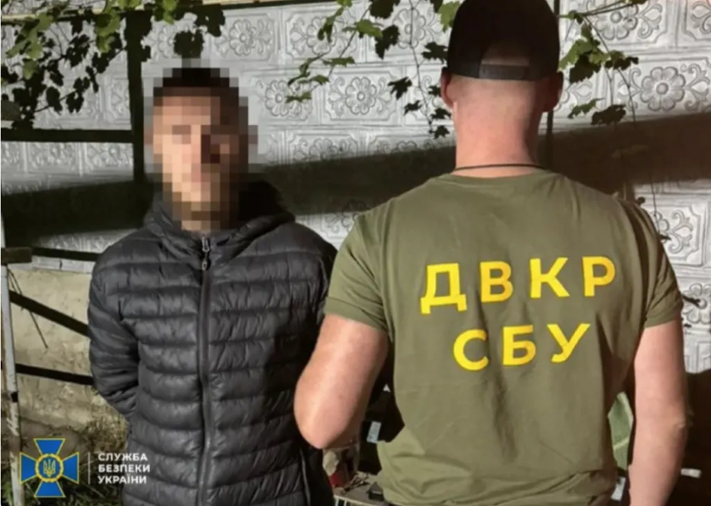 На Сумщині СБУ затримала дезертира-зрадника, який наводив ракети та шпигував на користь рф
