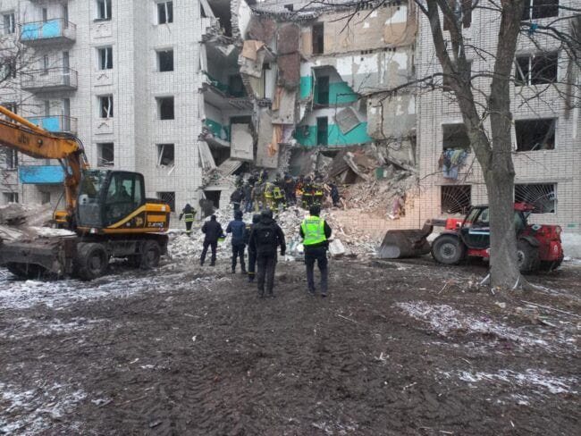 Ворог вдарив шахедами по Глухову: 7 загиблих, серед них дитина та 12 поранених